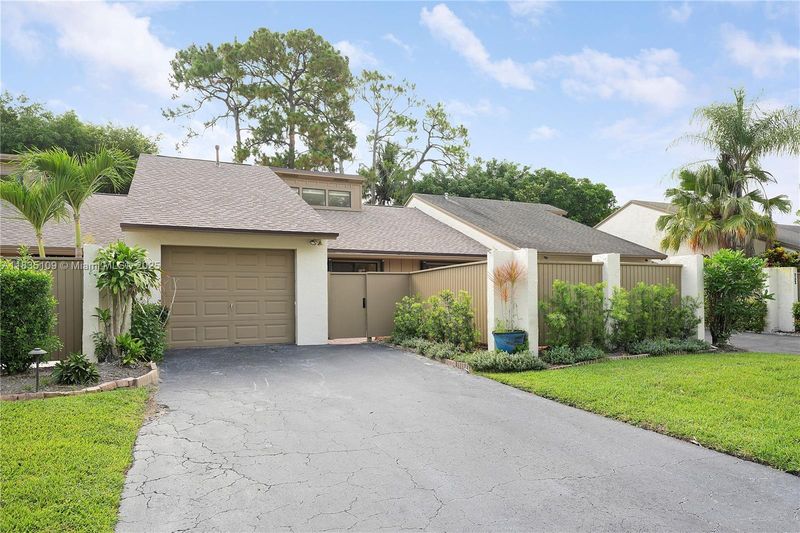244 Pleasant Wood Drive, Wellington, FL 33414